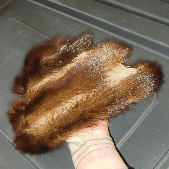 Fur & velvet hat - Picture 3 of 3